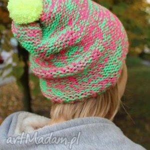 handmade dodatki czapka beanie smerfetka zimowa z pomponem