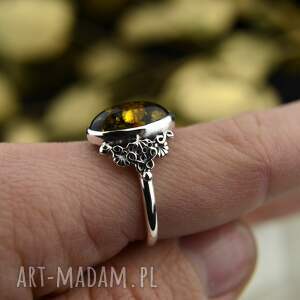 retro: delikatny pierścionek z ciemnym bursztynem srebro