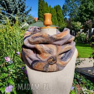 Super prezent na dzień mamy szary filcowany wełniany miły i ciepły