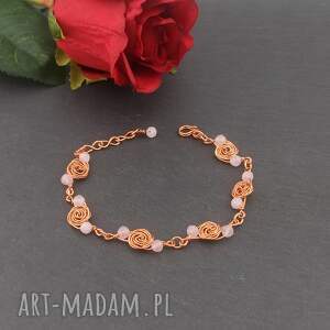Bransoletka z miedzi kwiaty z kwarcem różowym dla kobiety
