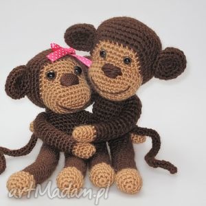 ręczne wykonanie maskotki małpki