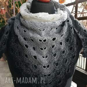 szara, z bawełną, chusta ombre, wzór wirus