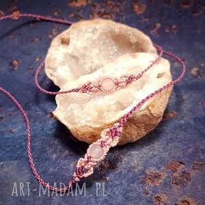 ambrozja kryształ górski w makramie różowy delikatny komplet pleciony kamienie