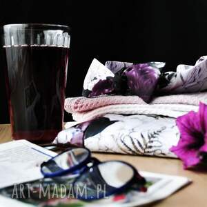 fartuch sukienkowy w komplecie z opaską i dwoma ręcznikami kuchennymi róże