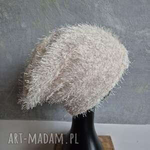 czapka rozmiar uniwersalny na podszewce bardzo ciepła rozciągliwa miękka