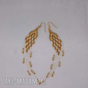 białe z dodatkiem złotego kolczyki koralików