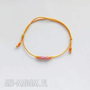 Różowa okrągła bransoletka na sznurku z szklanych koralików - handmade