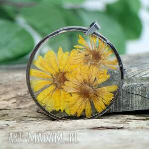 ręcznie zrobione wisiorki naszyjnik z kwiatów w cynowej ramce z400