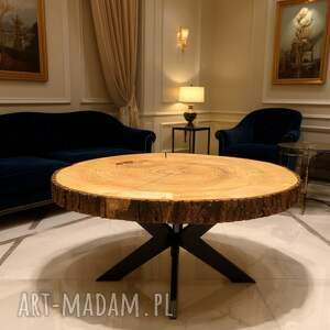 Stolik kawowy z litego plastra drewna - surowa elegancja i wyrazisty