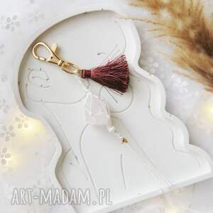 Makramowy breloczek z kamieniem - kwarc różowy | Brelok