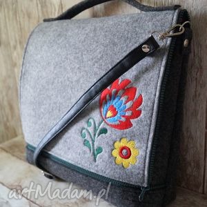 handmade torebki filcowa listonoszka z haftem - wzór łowicki