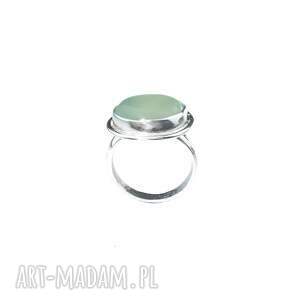 z agatem miętowym, pierścionek srebrny, agat