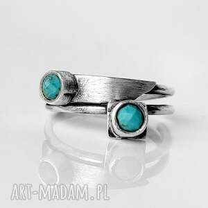 mini blue srebrny pierścionek z turkusami, metaloplastyka srebro, nowoczesny