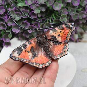 duży wisiorek motyl odcieniach pomarańczy i brązu z motylem