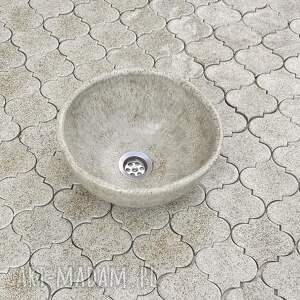 beżowa umywalka ceramiczna w wiejskim stylu gliny