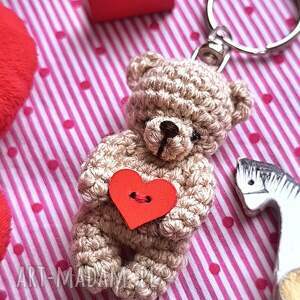 Prezent MINI Miś breloczek z serduszkiem na WALENTYNKI brelok
