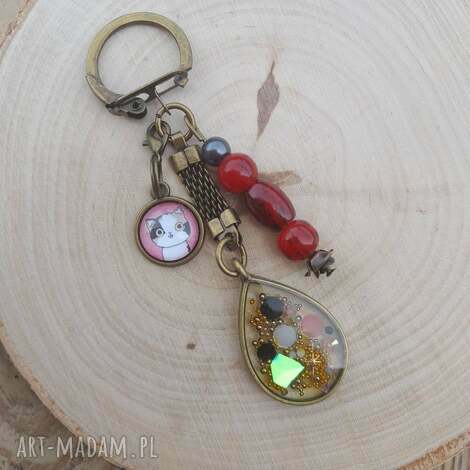 brelok z motywem kota w szklanym kaboszonie - sequin cat żywica epoksydowa