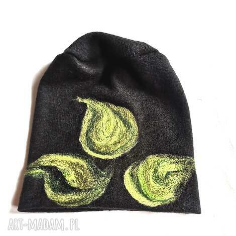 czapka wełniana filcowana zimowa handmade w kwiaty na podszewce - - rozmiar uniwersalny
