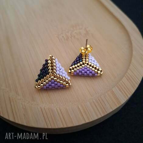 staghorn fioletowe geometryczne kolczyki na sztyfcie utkane z koralików