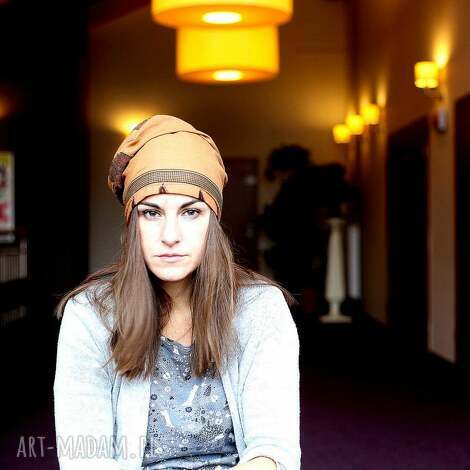 czapka hiena w huraganie ogon stroszy na wezwanie o1, codzienna smerfetka, damska brokat