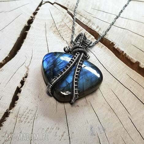 Ręcznie robiony wisiorek handmade - oryginalny prezent dla niej