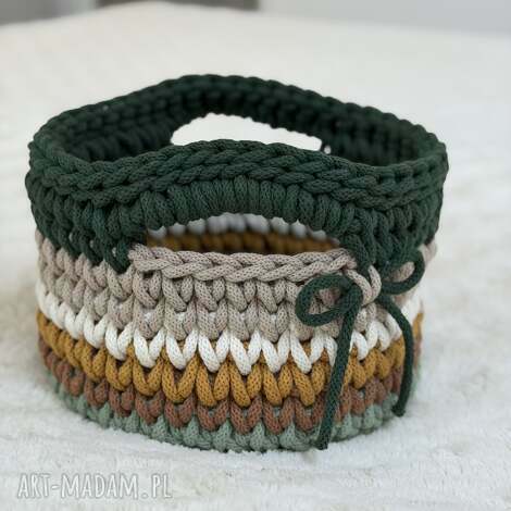 koszyk ręcznie robiony wielokolorowy, święta dekoracja drobiazgi, pokój