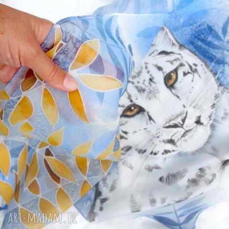 szal jedwabny pantera śnieżna jedwabiu biały tygrys apaszka ręcznie