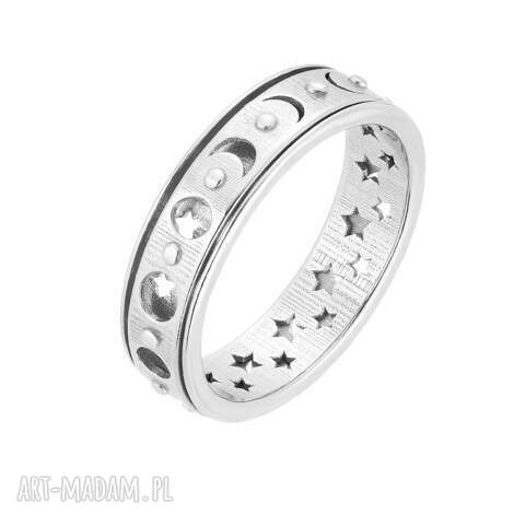 srebrna obrotowa obrączka z fazami księżyca i gwiazdami