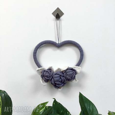 dekoracja ścienna serce z różami sztuczne kwiaty w sercu