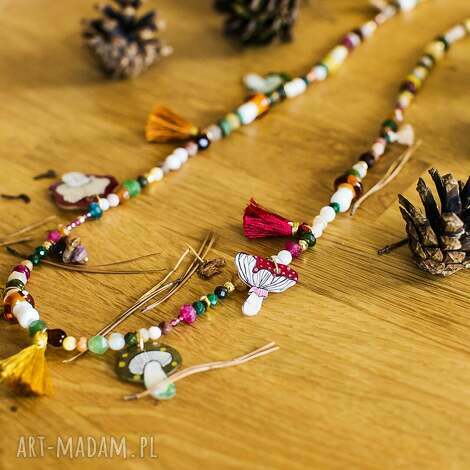 Pintura: długi grzybkowy naszyjnik z naturalnych kamieni grzybkowa biżuteria, muchomory