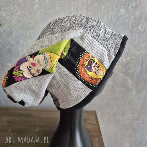 Czapka uniwersalna na podszewce Smerfetka z Fridą Kahlo - handmade Ruda Klara