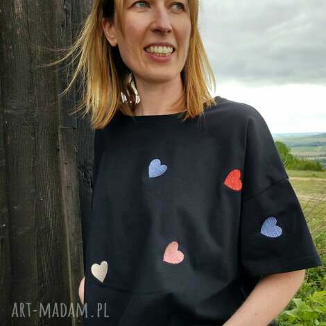 bluzka oversize z multikolorowymi haftowanymi serduszkami, czarny serca