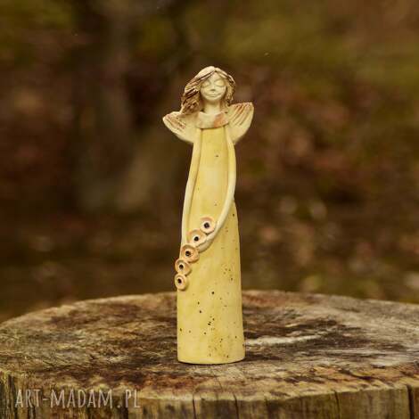 Anioł ceramiczny ręcznie wykonany z gliny szamotowej - beż i żółć, ok. 20 cm