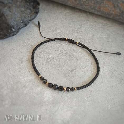 bransoletka z turmalinem, drobne koraliki delikatna biżuteria, pomysł