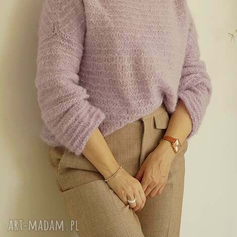 liliowy sweter kukoma z dekoltem w łódkę, na prezent dla niej, wełniany