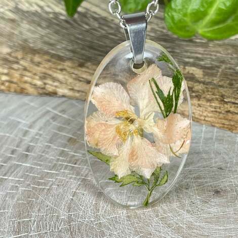 naszyjnik z pastelowym kwiatem w żywicy z2053 owalny wisiorek, naszyjnik z kwiatem