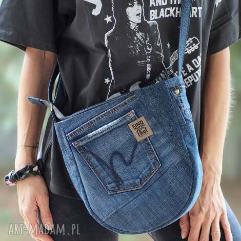 Upcyklingowa jeansowa mini listonoszka na ukos - klasyczny wzór i kieszenie handmade