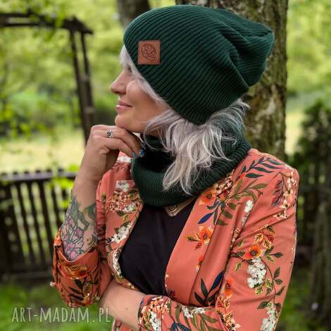 Zielona bawełniana czapka jesienna z logo z ekoskórki - smerfetka i beanie