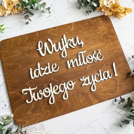 Drewniana tabliczka ślubna dla dzieci Wujku, idzie miłość Twojego życia - 35x25 cm