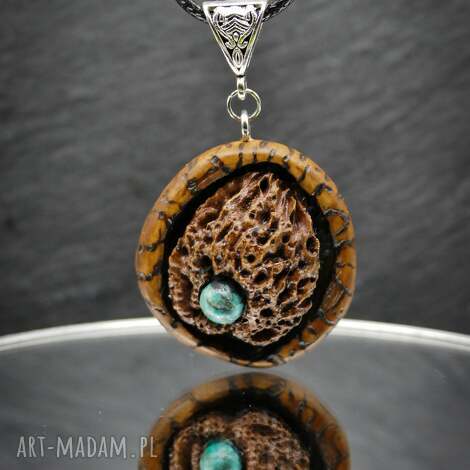 wisiorek brzoza, orzech i turkus - pirografia, minerał, naturalne drewno