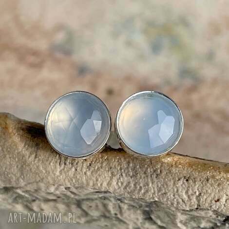 sztyfty z fasetowanym chalcedonem d167 srebrne kolczyki, jasne kolczyki
