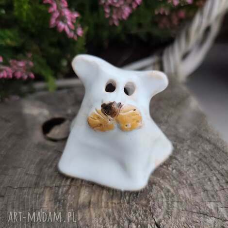Ceramiczny piesek-duch - dekoracja na Halloween