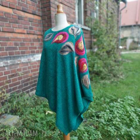 poncho w uniwersalnym rozmiarze, długość najdłuższym miejscu 95cm