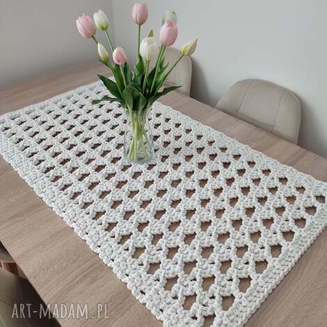 Bieżnik prostokątny szydełkowy 55x100 cm ze sznurka bawełnianego