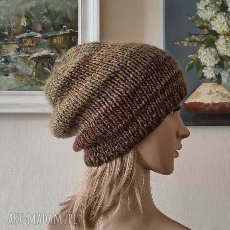 ręcznie na drutach oliwkową nutką miła, lekka, twarzowa czapka, rękodzieło