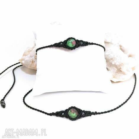 uno zoisyt z rubinem w makramie czarny bransoletka i choker pleciony boho