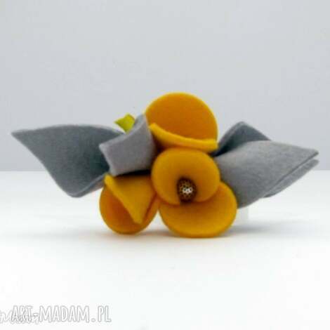 Green Sheep, broszka - filcowe bratki - żółte z szarością (filc, kwiatki)