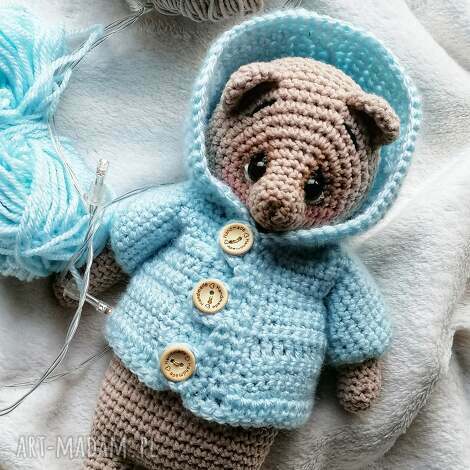 Mały miś na szydełku w sweterku z kapturem - handmade 24 cm