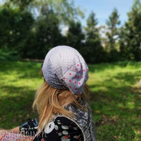 czapka dzianina w grochy szara na podszewce, dobra na codzienne noszenie, rozmiar