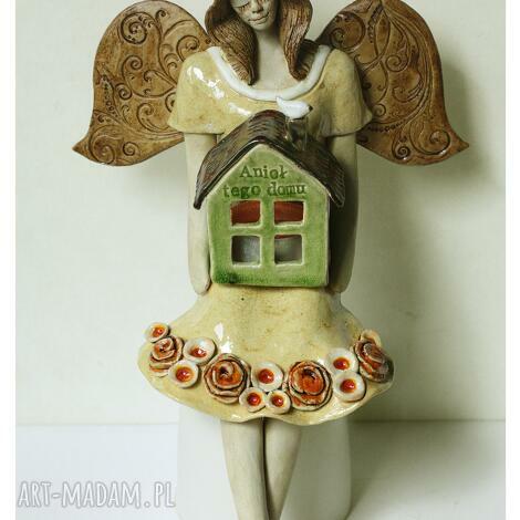 Anioł tego domu - ceramiczny świecznik z domkiem na tealight od art-Madam.pl